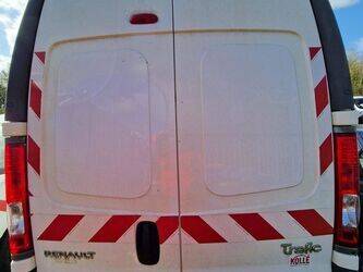 2011-renault-trafic-1444922-46747518