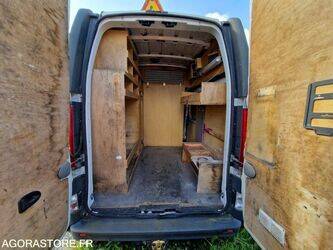 2011-renault-trafic-1444922-46747520