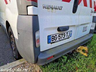 2011-renault-trafic-1444922-46747521
