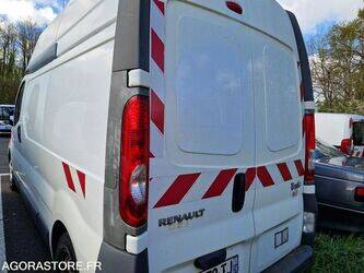 2011-renault-trafic-1444922-46747522