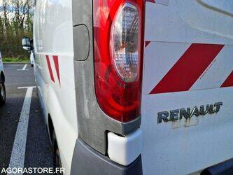 2011-renault-trafic-1444922-46747524