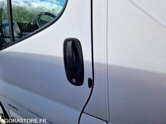 2011-renault-trafic-1444922-46747529