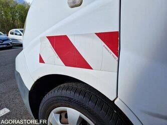 2011-renault-trafic-1444922-46747531