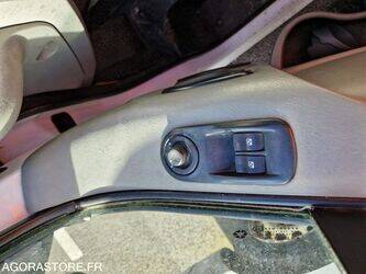 2011-renault-trafic-1444922-46747532