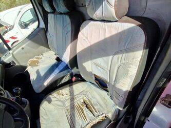 2011-renault-trafic-1444922-46747534