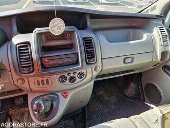 2011-renault-trafic-1444922-46747536