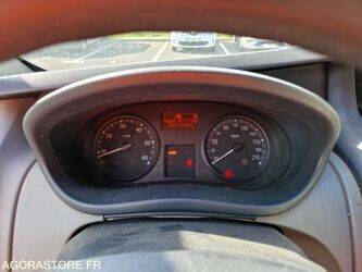 2011-renault-trafic-1444922-46747537