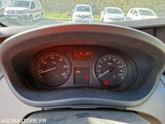 2011-renault-trafic-1444922-46747538