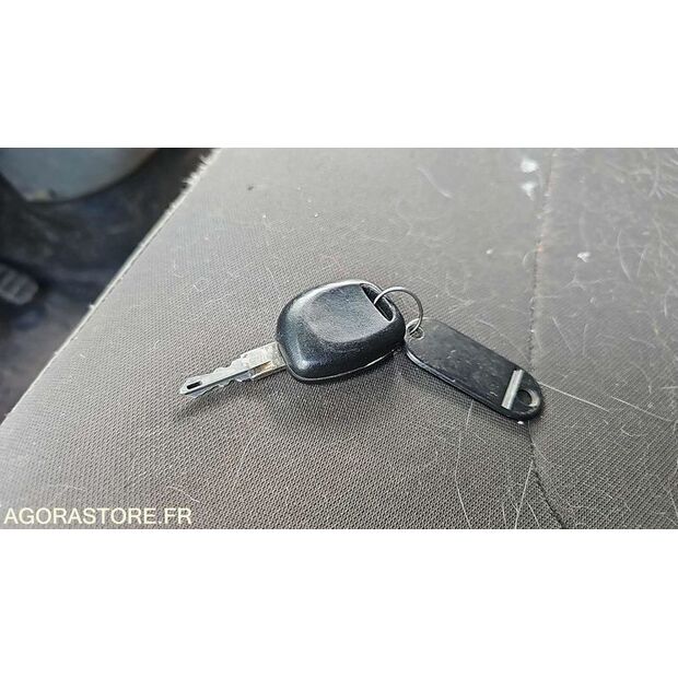 2004 Renault Master-46747568