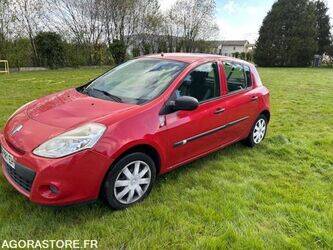 2012-renault-clio-1444933-46747763