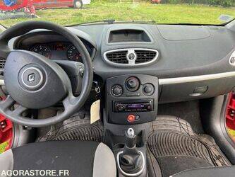 2012-renault-clio-1444933-46747771