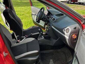 2012-renault-clio-1444933-46747774