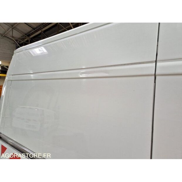 2018 Peugeot BOXER-46747916