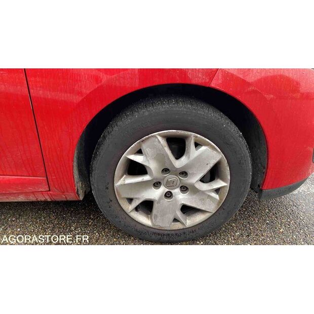 2013 Renault Megane-46747980