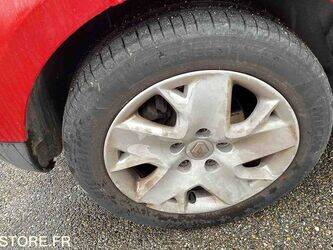 2013-renault-megane-1444943-46747983