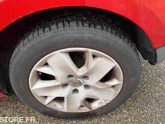 2013-renault-megane-1444943-46747986