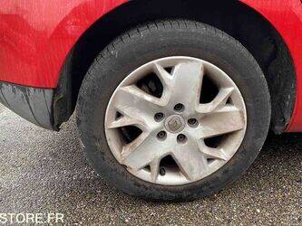 2013-renault-megane-1444943-46747988