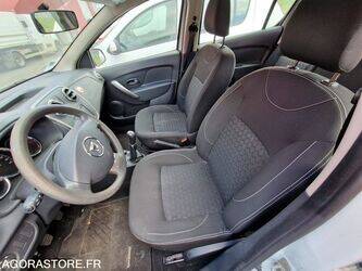 2016-dacia-sandero-1444949-46748055