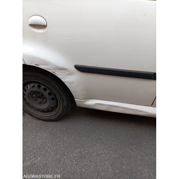 2011 بيجو 107-46748067