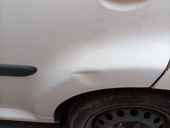 2011-peugeot-107-1444950-46748068