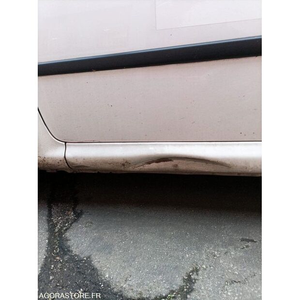 2011 بيجو 107-46748069