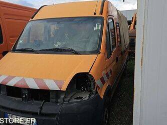 صورة ل عربات 2004 رينو Master