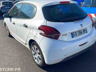 2018-peugeot-208-1444970-46748392