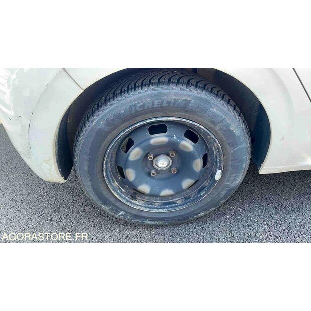 2018 بيجو 208-46748397