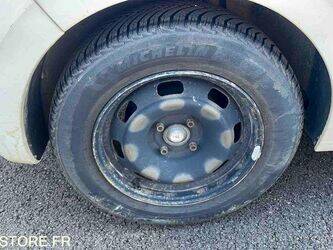 2018-peugeot-208-1444970-46748397