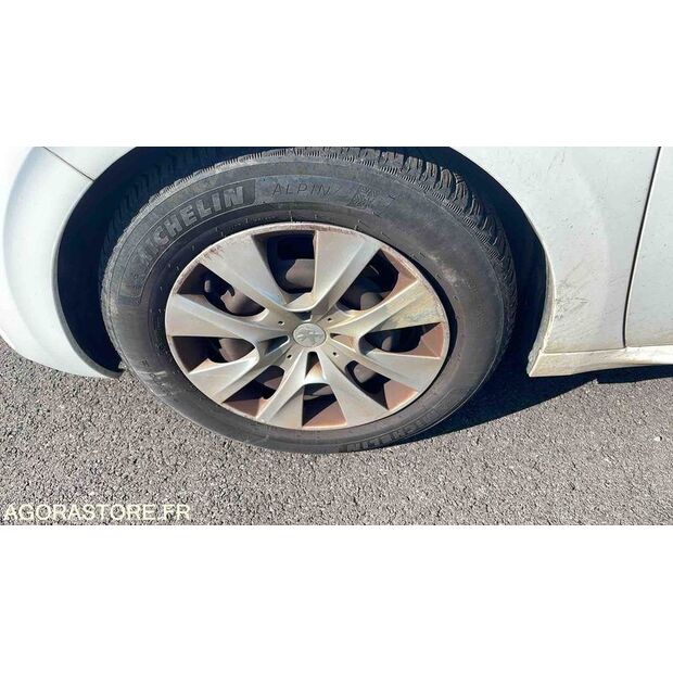 2018 بيجو 208-46748402