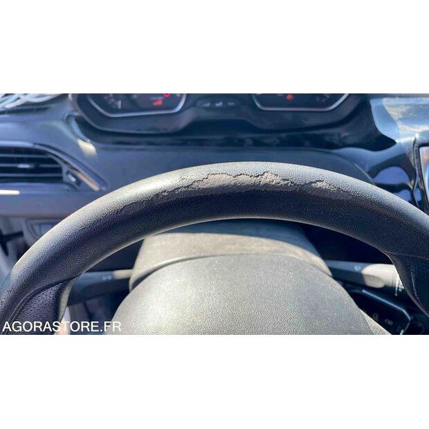 2018 بيجو 208-46748407