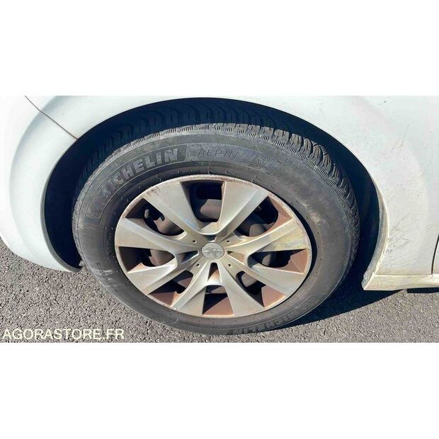 2018 بيجو 208-46748410