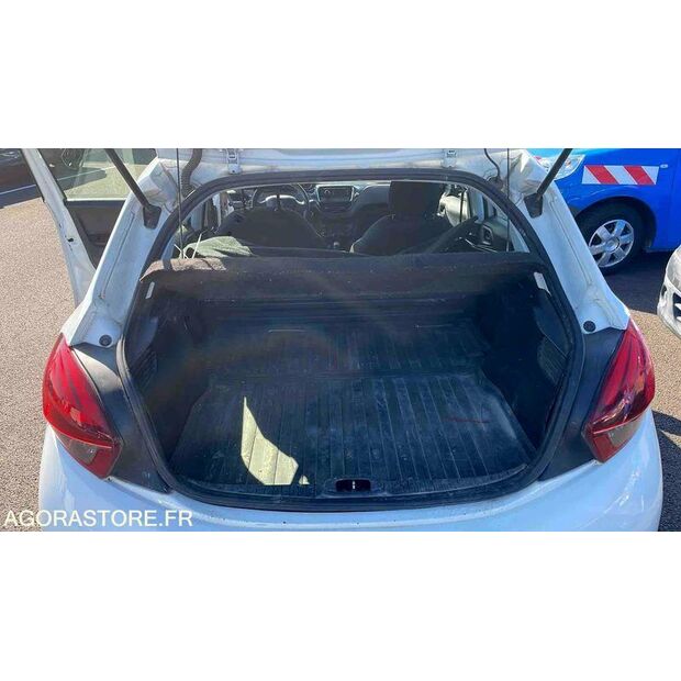 2018 بيجو 208-46748412