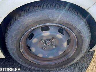 2018-peugeot-208-1444970-46748423