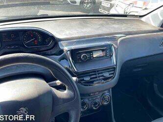 2018-peugeot-208-1444970-46748424