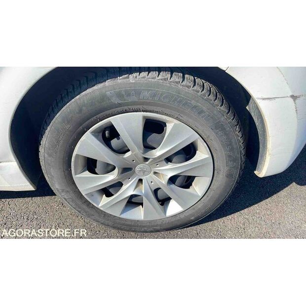 2018 بيجو 208-46748426