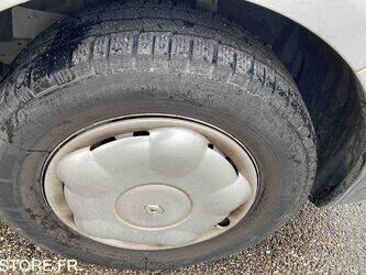 2012-renault-trafic-1444977-46748503