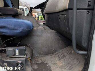 2013-renault-premium-1444980-46748582