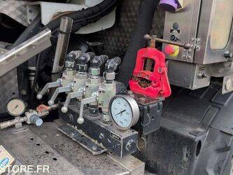 2013-renault-premium-1444980-46748597