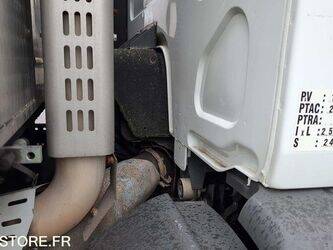 2013-renault-premium-1444980-46748599