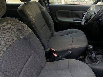 2004-renault-clio-1444991-46748736