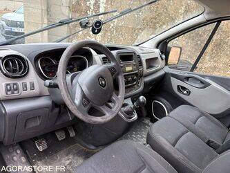 2015-renault-trafic-1444997-46748796