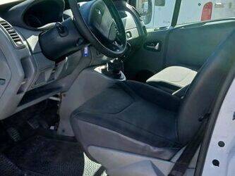 2011-renault-trafic-1445005-46748925