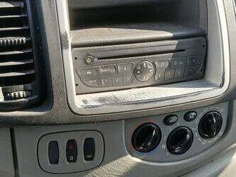 2011-renault-trafic-1445005-46748926