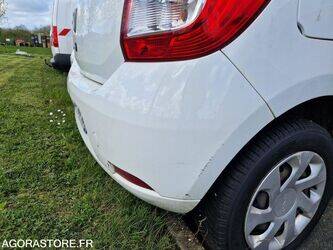 2016-dacia-sandero-1445021-46749125