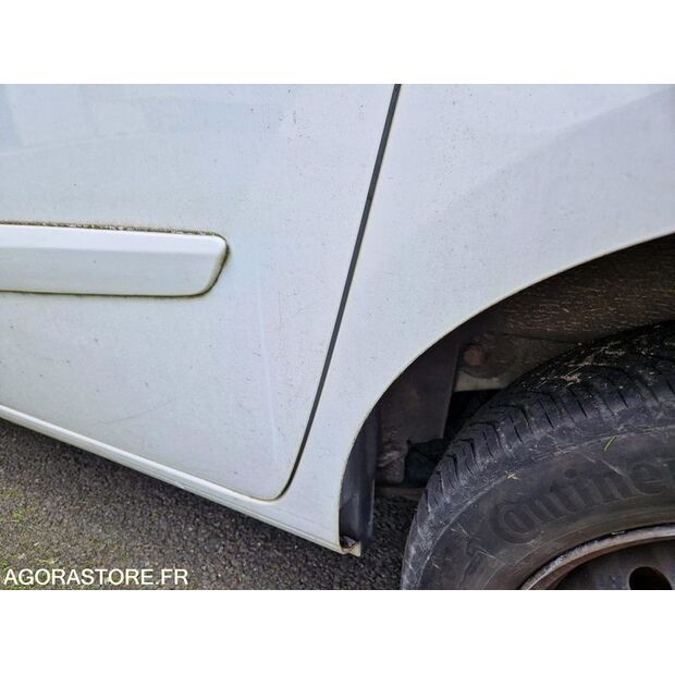 2011 رينو Kangoo-46749218