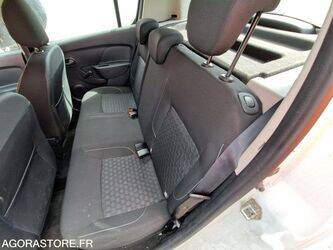 2016-dacia-sandero-1445027-46749249