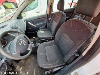 2016-dacia-sandero-1445027-46749251