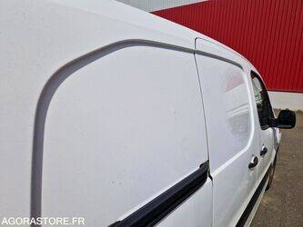 2016-peugeot-partner-1445028-46749270