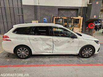 صورة ل سيارات 2020 بيجو 308